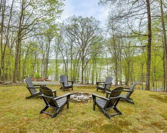 1/2 Mi to Boat Ramp: Lake Wallenpaupack Retreat! - Lakeville - Patio