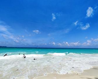 Erus Suites Hotel Boracay - Boracay - Beach