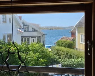 West Coast House 50m From The Harbor In - Hälleviksstrand - Balcón