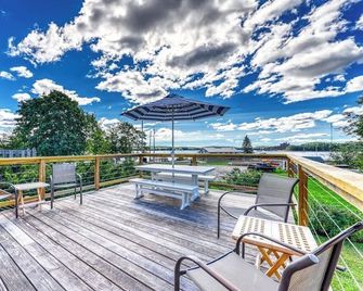 Topgallant - Wiscasset - Balcony