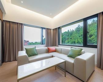 Browndot Hotel Mokpo Gotbawi - Mokpo - Living room