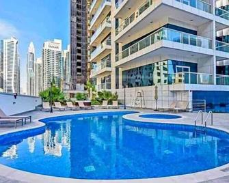 Lux High Rise Marina Apartment - Dubai - Pool