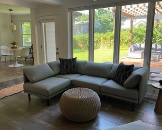 Home in Fairway Kansas, near KC's Country Club Plaza - Fairway - Living room