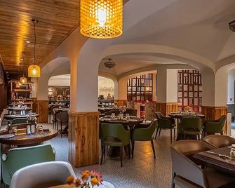 Udaan Hotel Pine Crest - Pelling - Restaurante