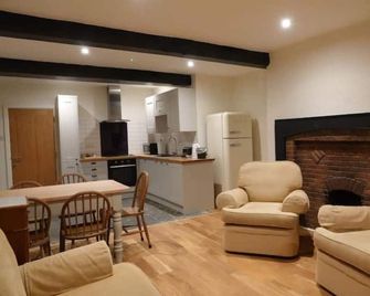 The Yard House - Sherborne - Huiskamer