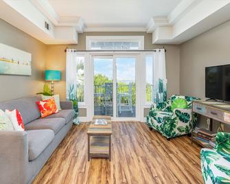 Bay View Villas 106 - Tybee Island - Living room