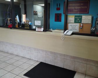 Quality Quarters Inn By OYO Richmond Ky I-75 - Richmond - Reception
