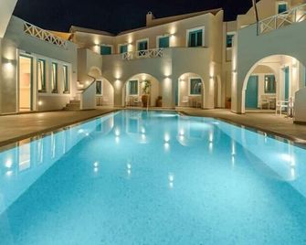 Nikolas Hotel - Karterados - Pool