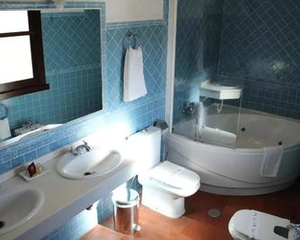 Hotel Rural Carlos I - Garganta la Olla - Baño