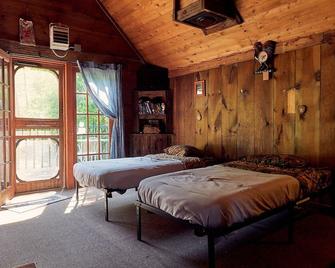 Mountain Harbour B&B and Hiker Hostel - Roan Mountain - Bedroom