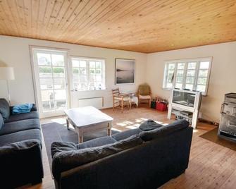 4 bedroom cozy home in Knebel - Knebel - Sala de estar