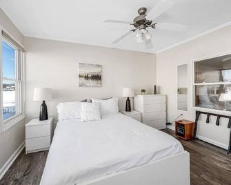 Waterfront 3 bedroom/1 bath condo with WiFi, AC - Tilton - Schlafzimmer