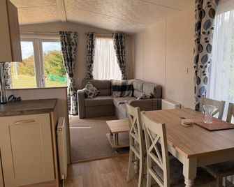 Serenity at the edge of the lake - Tirau - Comedor