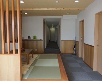Karin Doo Hotel - Narita - Hallway