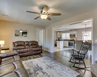 Walk to Lake Wallenpaupack Poconos Vacation Home - Lake Ariel - Sala de estar