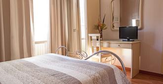 Hotel Adriano - Turin - Bedroom