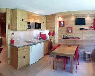 Superb studio, contemporary cottage spirit, in the heart of the resort - Morzine - Kitchen