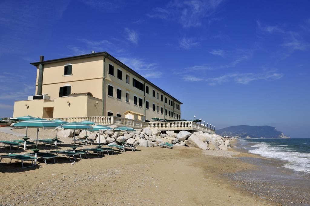 Hotel Il Brigantino - Porto Recanati - Edificio