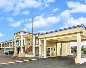 Days Inn by Wyndham Ashland - Ashland - Building