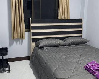Sendee Hostel - Phitsanulok - Bedroom