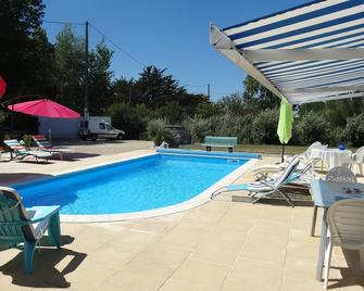 Chambre d'hôte Blanche Pierre B&B - Le Perrier - Piscina