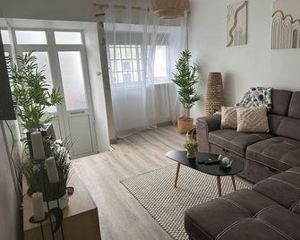 Casinha Santa Maria - Vila do Porto - Huiskamer