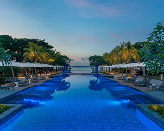 Crimson Resort and Spa Mactan - Lapu-Lapu City - Pool