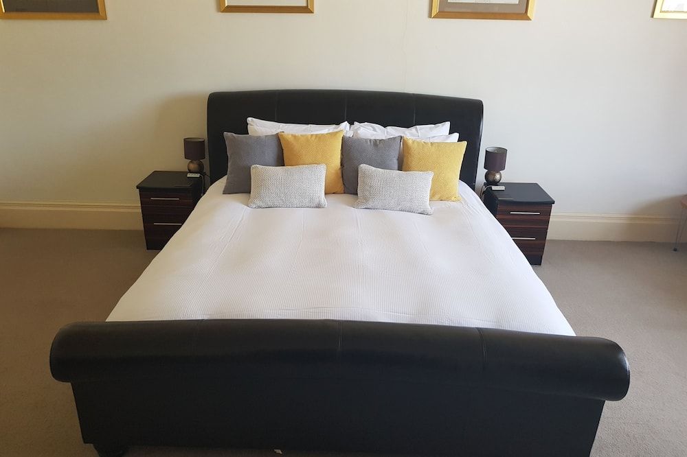 ذا أوليف برانش - إلفراكومب - غرفة نوم