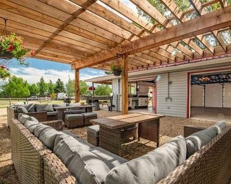 The Lumberjack Cabin - Stettler - Patio
