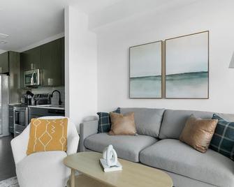 Landing Apartments near Virginia Union University - Richmond - Living room