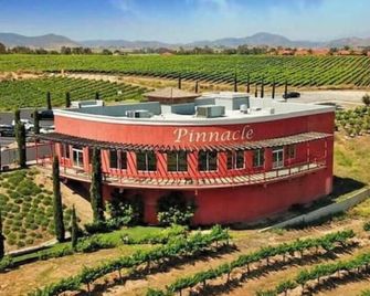 Your Home Away From Home near Wineries & Old Town - Murrieta - Budova