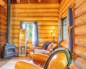Penn Cove Overlook by Avantstay Cabin w/ Views - Oak Harbor - Wohnzimmer