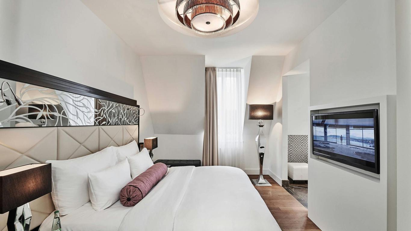 Roomers Berlin Steinplatz, Autograph Collection