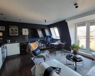 2 bedroom apartment in Basingstoke - Basingstoke - Living room