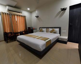 OYO 4155 Hotel The Sudesh - Raipur - Camera da letto