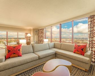 Rio Hotel & Casino, a Destination by Hyatt Hotel - Las Vegas - Living room