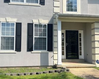 Charming 4-bedroom house with WiFi, fitness room in superb Waldorf - Waldorf - Building