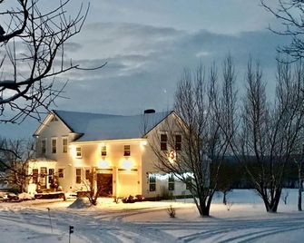 Near Middlebury, VT vicinity with 360° mountain views from organic apple orchard - Whiting - Bâtiment