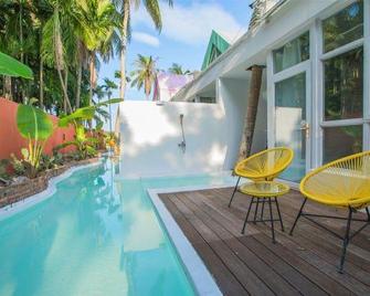 Qinyuan Family-friendly Hostel - Sanya - Piscina