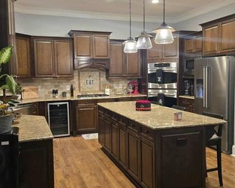 Welcoming 4-bedroom house in Villa Rica - Villa Rica - Kuchyň