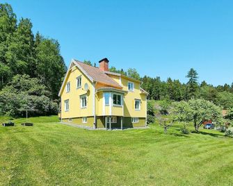 Awesome Home In Fjällbacka With Wifi - Fjällbacka - Будівля