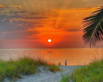 سكاي آيلندز هوتيل - فورت لاودردال - شاطئ