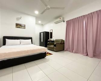 OYO Home 90230 Dh Residence - Kota Belud - Bedroom