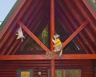 2 Bedroom Luxury Cabin with 2 Suites and Private Deck - FREE wireless! - Gatlinburg