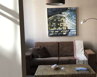 Charming Vacation Rental And Bed And Breakfast In Fecamp, Etretat, Normandy - Fécamp - Wohnzimmer