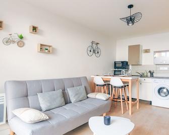 Bike's House - Au coeur de Royat - Руая - Вітальня