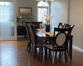 Executive Detached Home - Guelph - Dining room