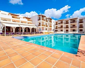 Azuline Apartamentos Can Sansó - Santa Eulalia del Rio - Piscina