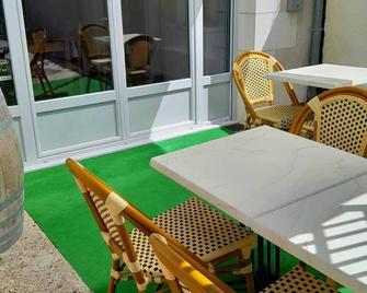 Le Relais de Louis - Orbigny - Patio