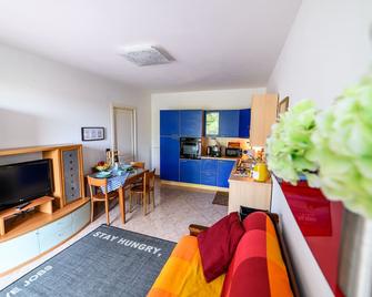 Appartamento romantico con letto rotondo - Neive - Living room